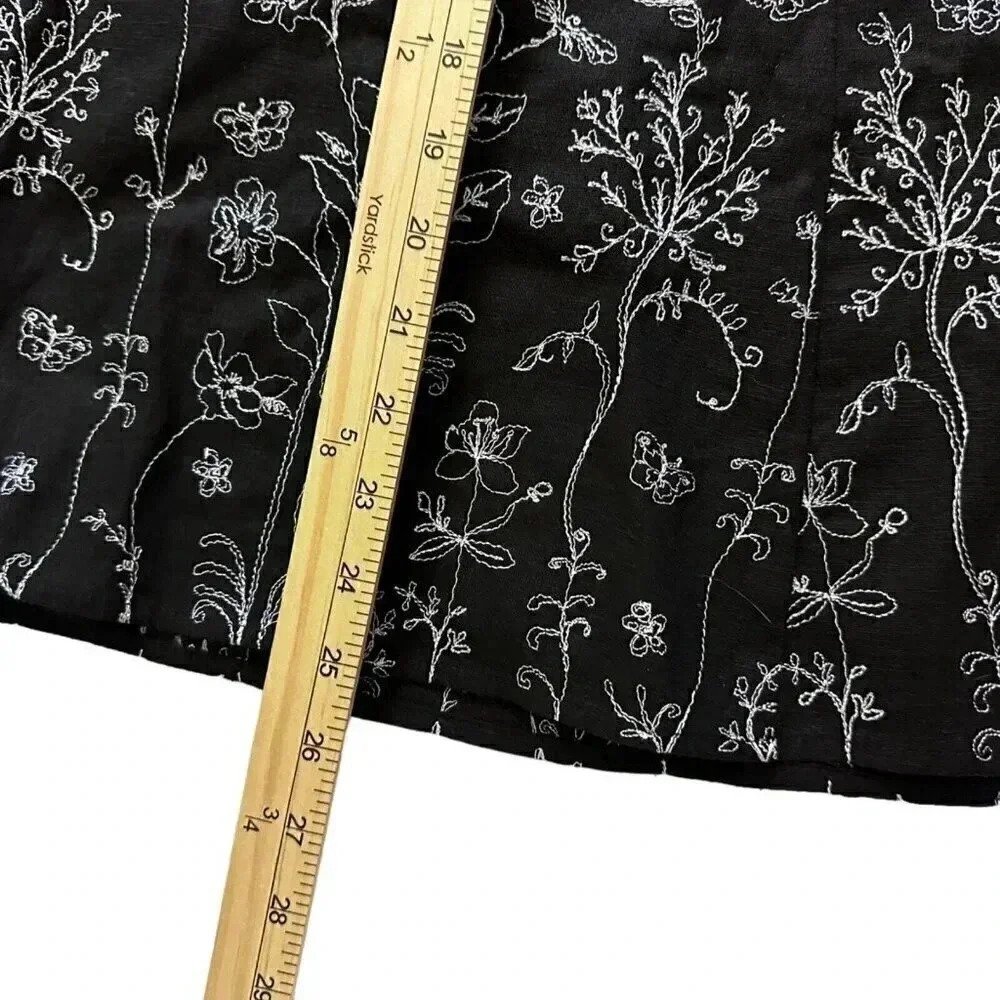 Christopher and banks skirt size medium linen blend black white floral embroidry - Picture 6 of 13